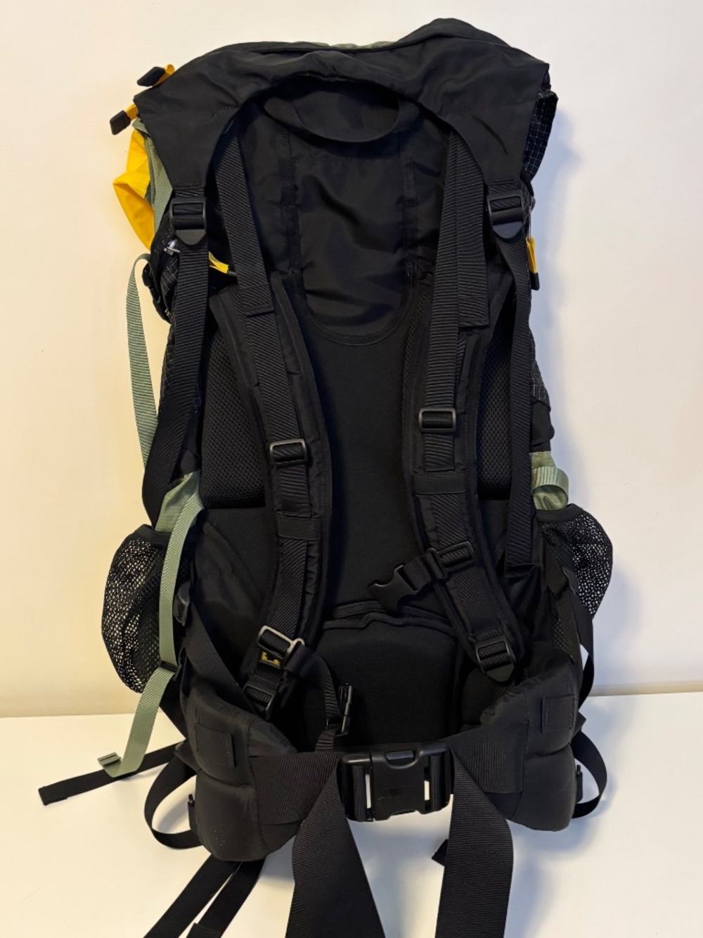 Mountainsmith Circuit Internal Frame Capacity Hiking Backpack Pack Outdoors NWT - Picture 2 of 4